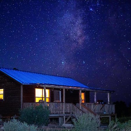 Rocky Ridge Cedar Cabin With Hot Tub & Amazing Views Crabapple Екстериор снимка