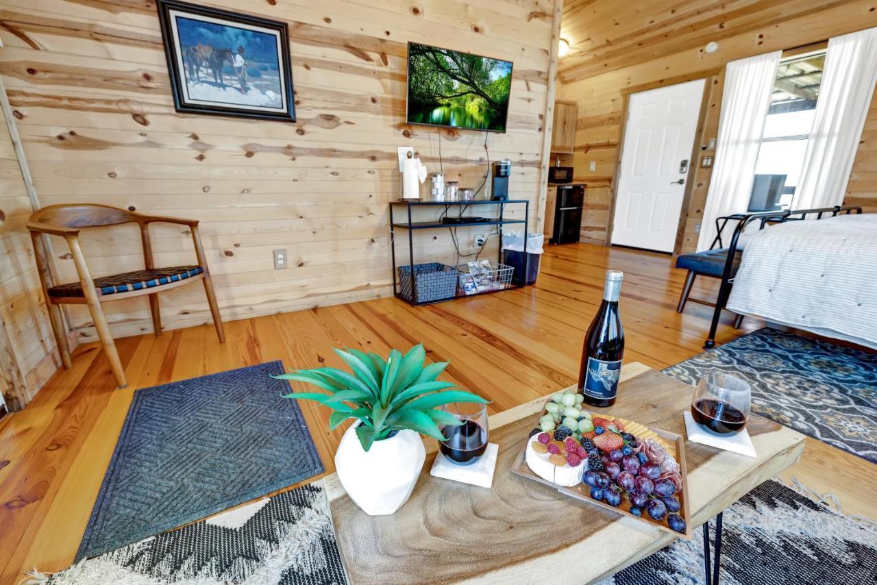Rocky Ridge Cedar Cabin With Hot Tub & Amazing Views Crabapple Екстериор снимка