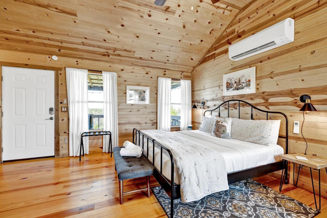 Rocky Ridge Cedar Cabin With Hot Tub & Amazing Views Crabapple Екстериор снимка