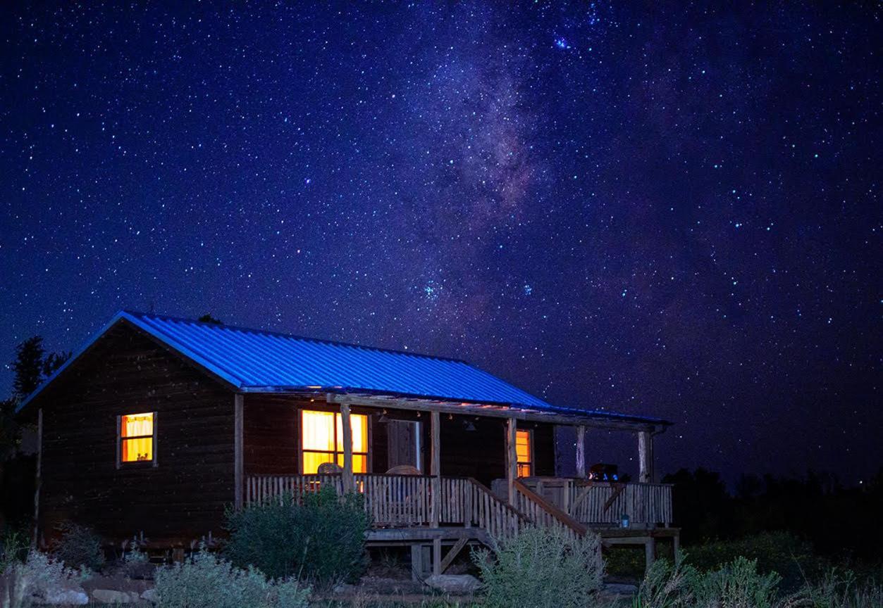 Rocky Ridge Cedar Cabin With Hot Tub & Amazing Views Crabapple Екстериор снимка